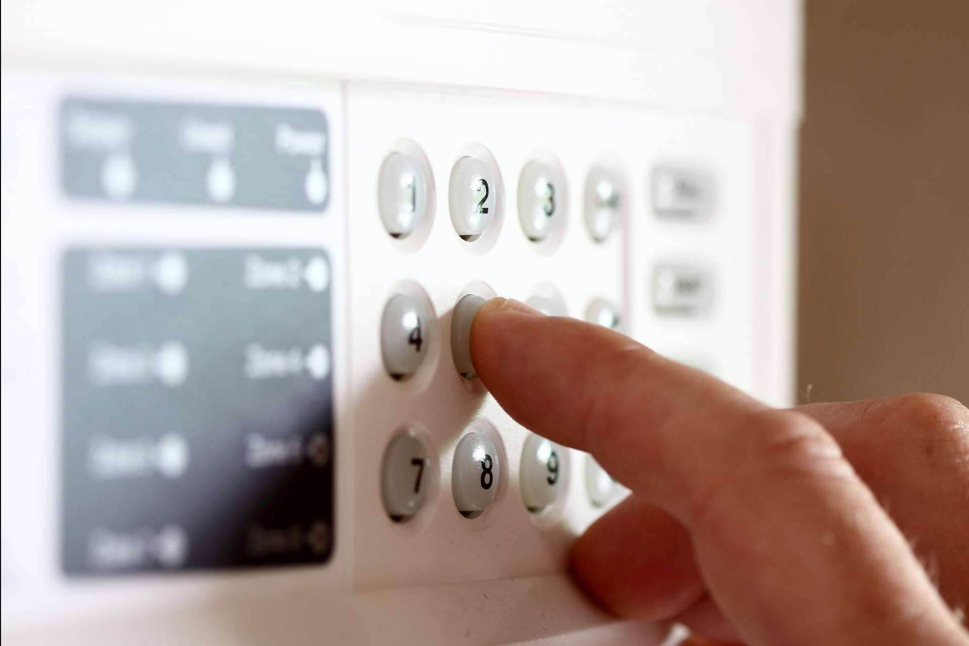 4 consejos antes de contratar una alarma: lo que Alarmas AMV recomienda