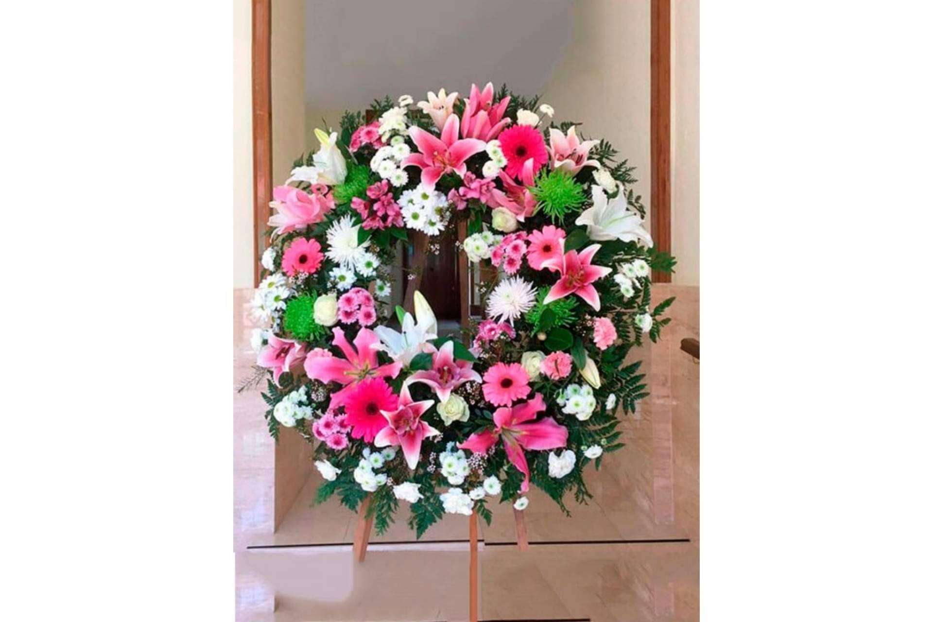 Garayalde Floristas ofrece coronas de flores para los tanatorios de Madrid