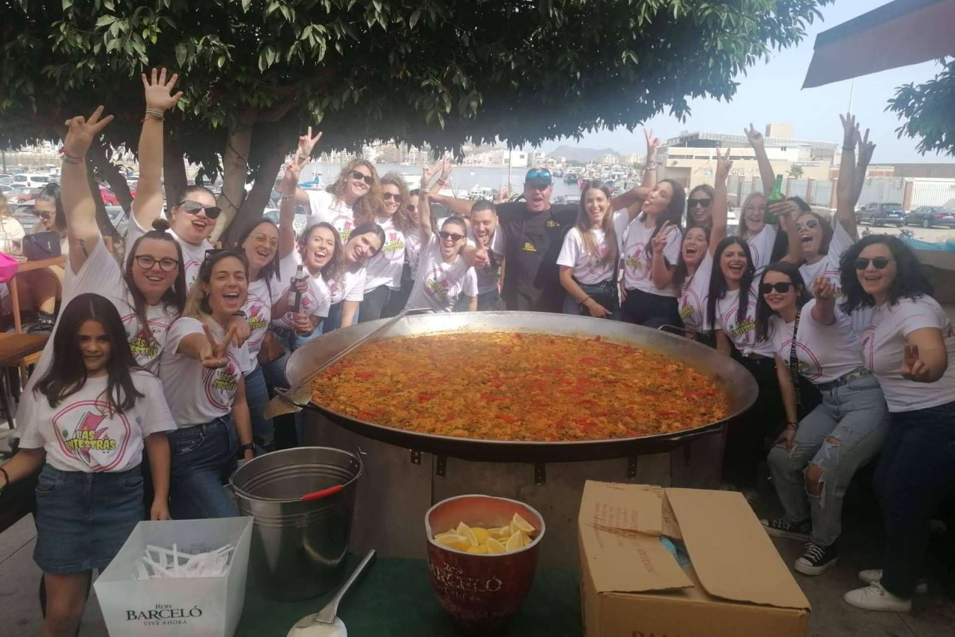 Las razones para elegir un catering de paella gigante en las celebraciones, con El Paellero