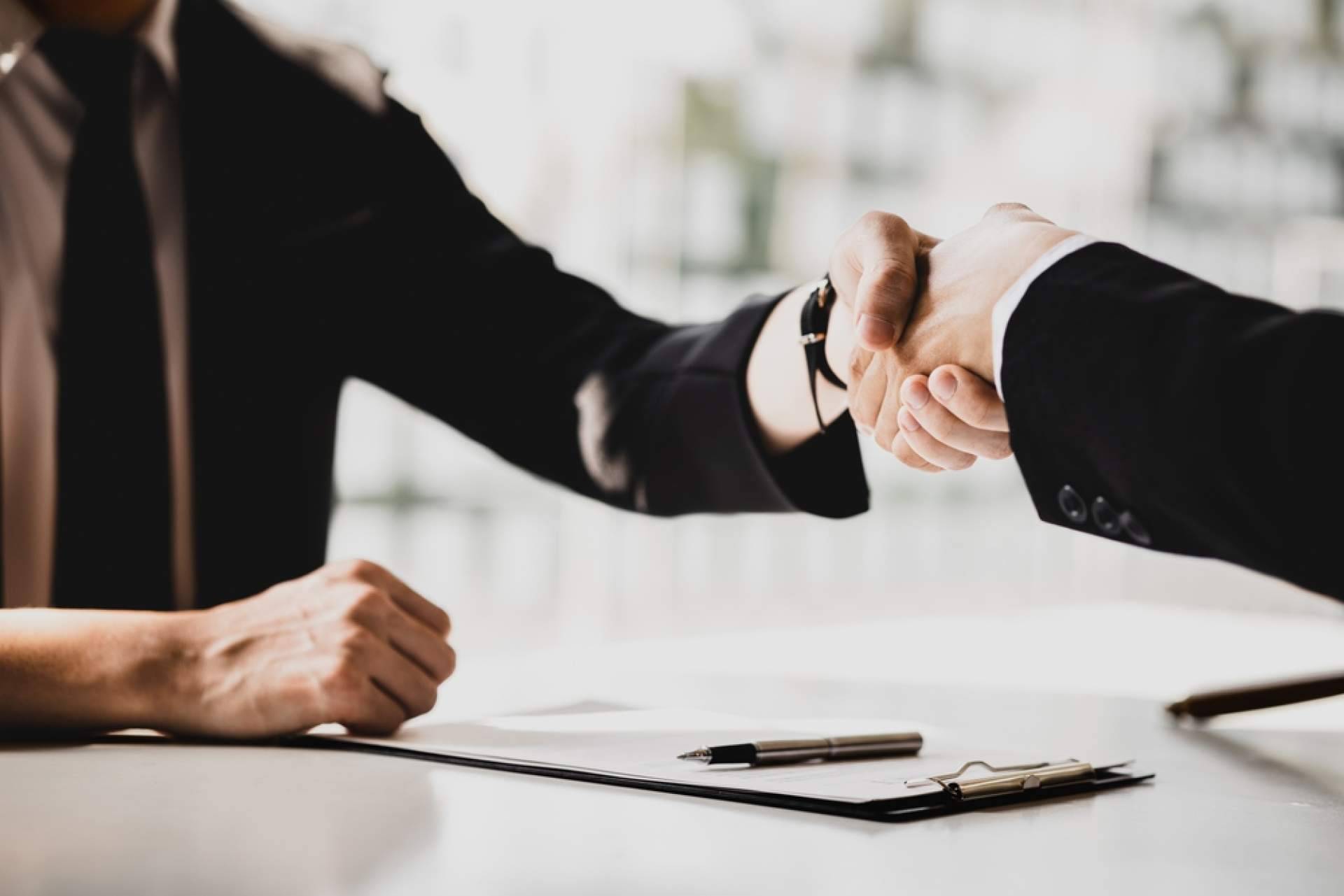 Grupo Legal Gebeloff señala por qué contratar a sus abogados cobradores de deudas