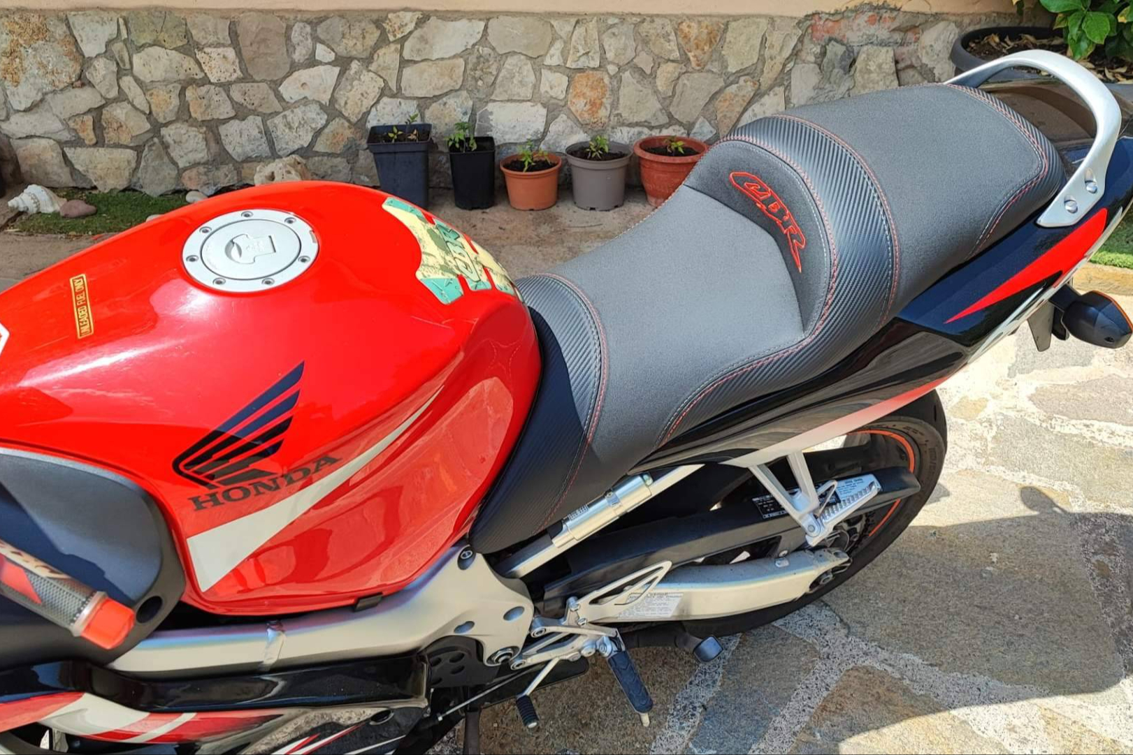 Asientos de moto con diseño personalizado y confort avanzado, la propuesta de JM-FUNDAS